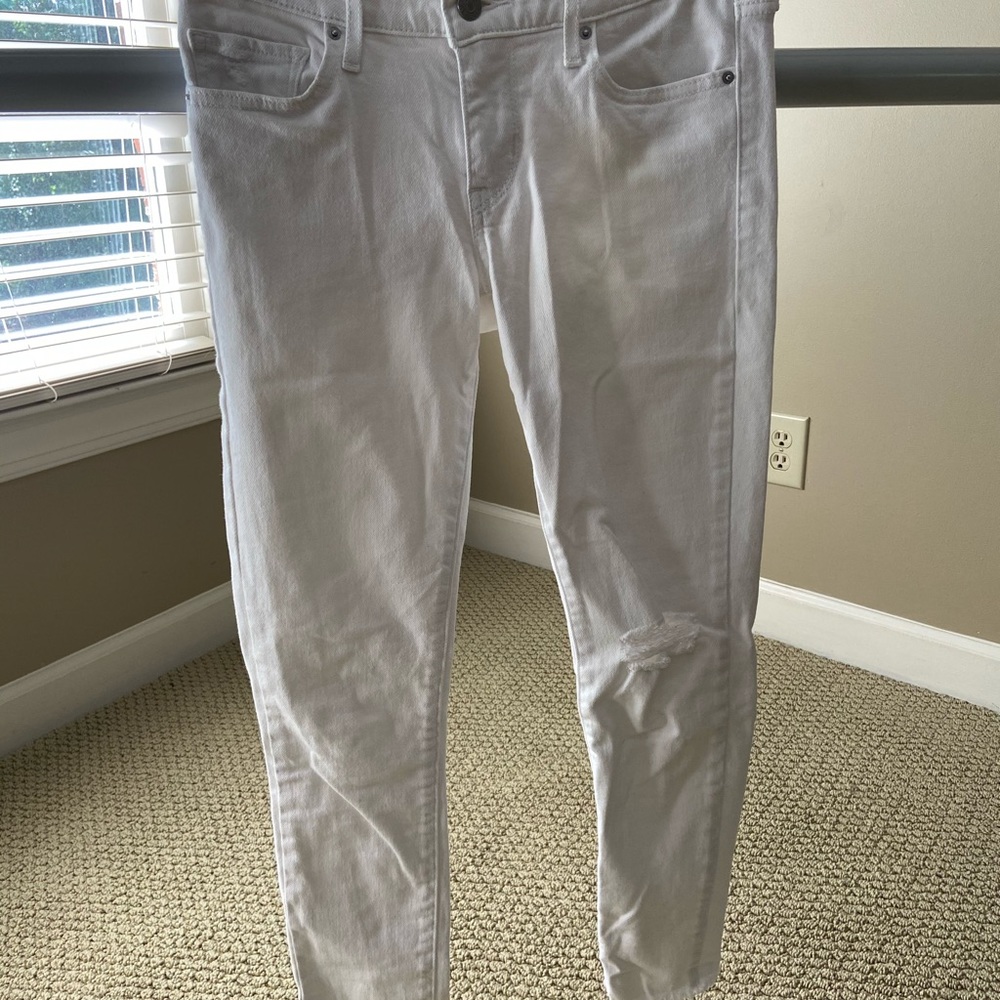 White skinny jeans